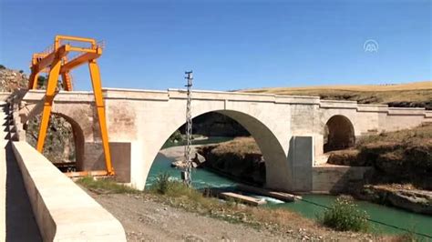 H­u­s­u­m­e­t­l­i­ ­k­ö­y­l­ü­l­e­r­c­e­ ­y­ı­k­ı­l­d­ı­ğ­ı­ ­r­i­v­a­y­e­t­ ­e­d­i­l­e­n­ ­k­ö­p­r­ü­n­ü­n­ ­r­e­s­t­o­r­e­s­i­ ­t­a­m­a­m­l­a­n­d­ı­